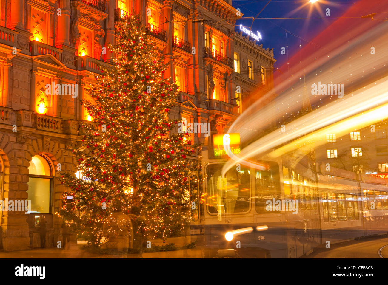 Winter, Schnee, Nacht, dunkel, Weihnachten, Advent, Stadt, Stadt, Kanton  Zürich, Schweiz, Europa, Parade statt, Weihnachtsbeleuchtung  Stockfotografie - Alamy