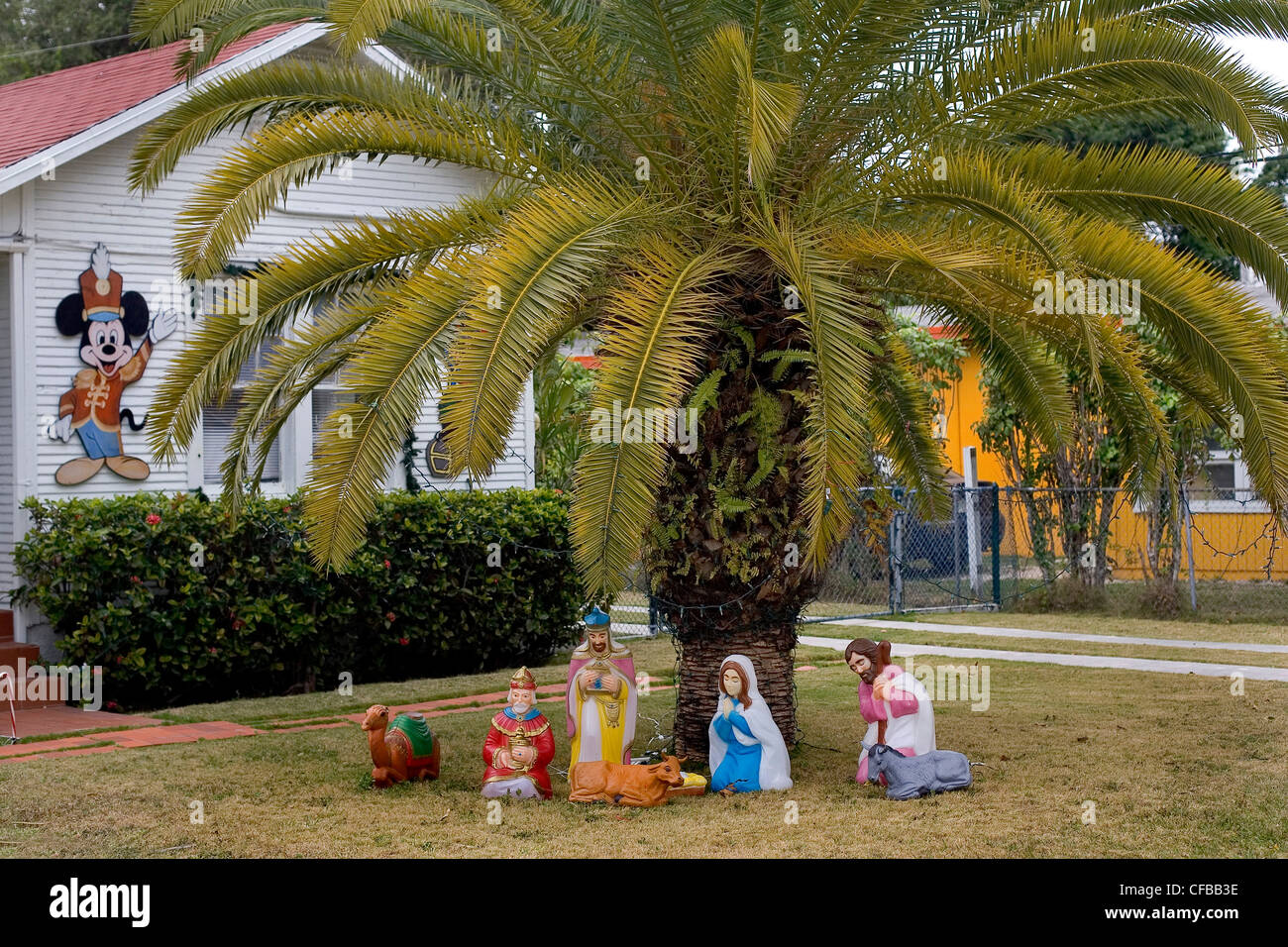 Einer amerikanischen Vorstadthaus bedeckt Weihnachtsschmuck, Miami, USA. Stockfoto