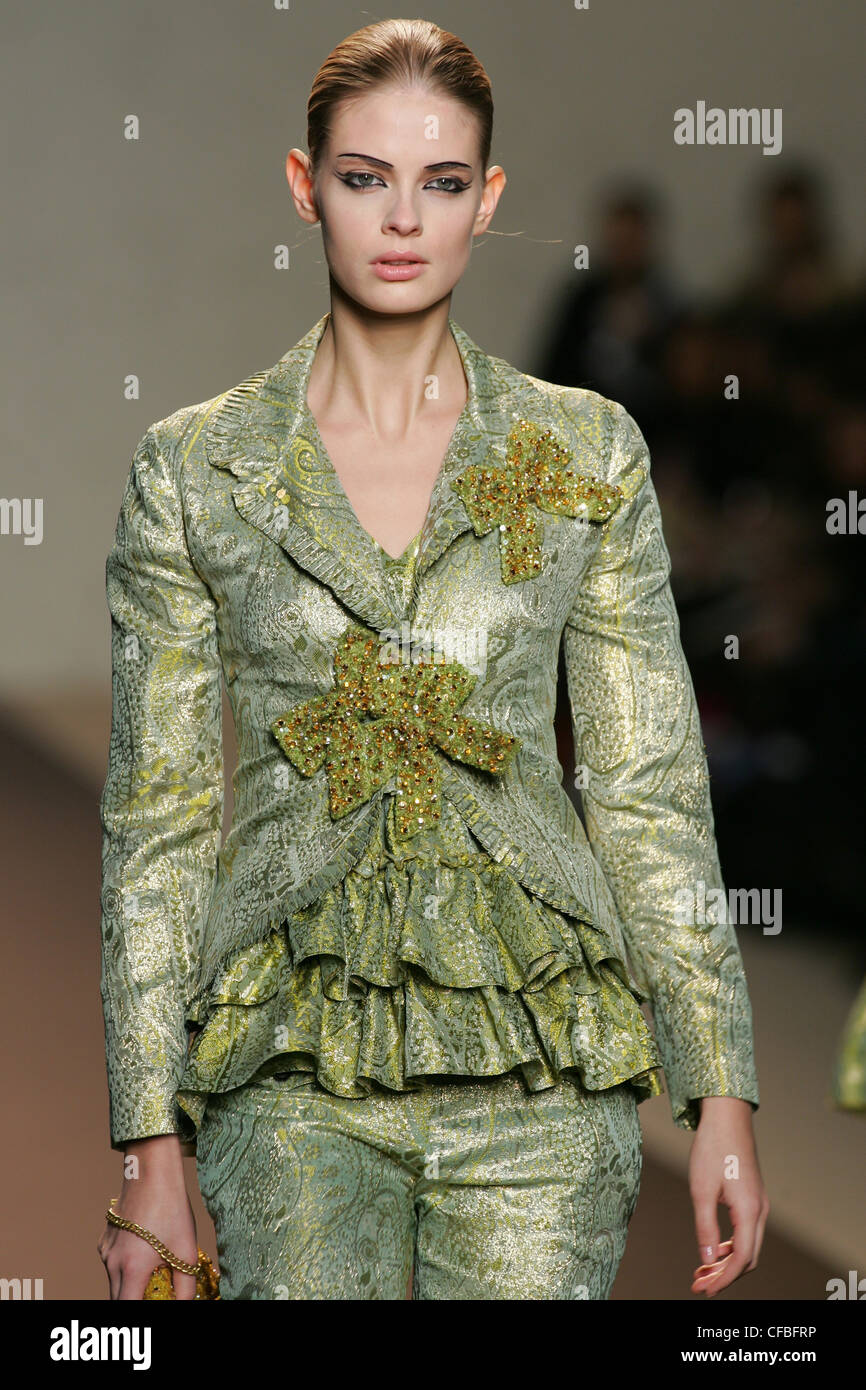 Anna Molinari Mailand bereit zu tragen Herbst Winter gedruckt Hose Anzug  mit Pailletten corsage Stockfotografie - Alamy