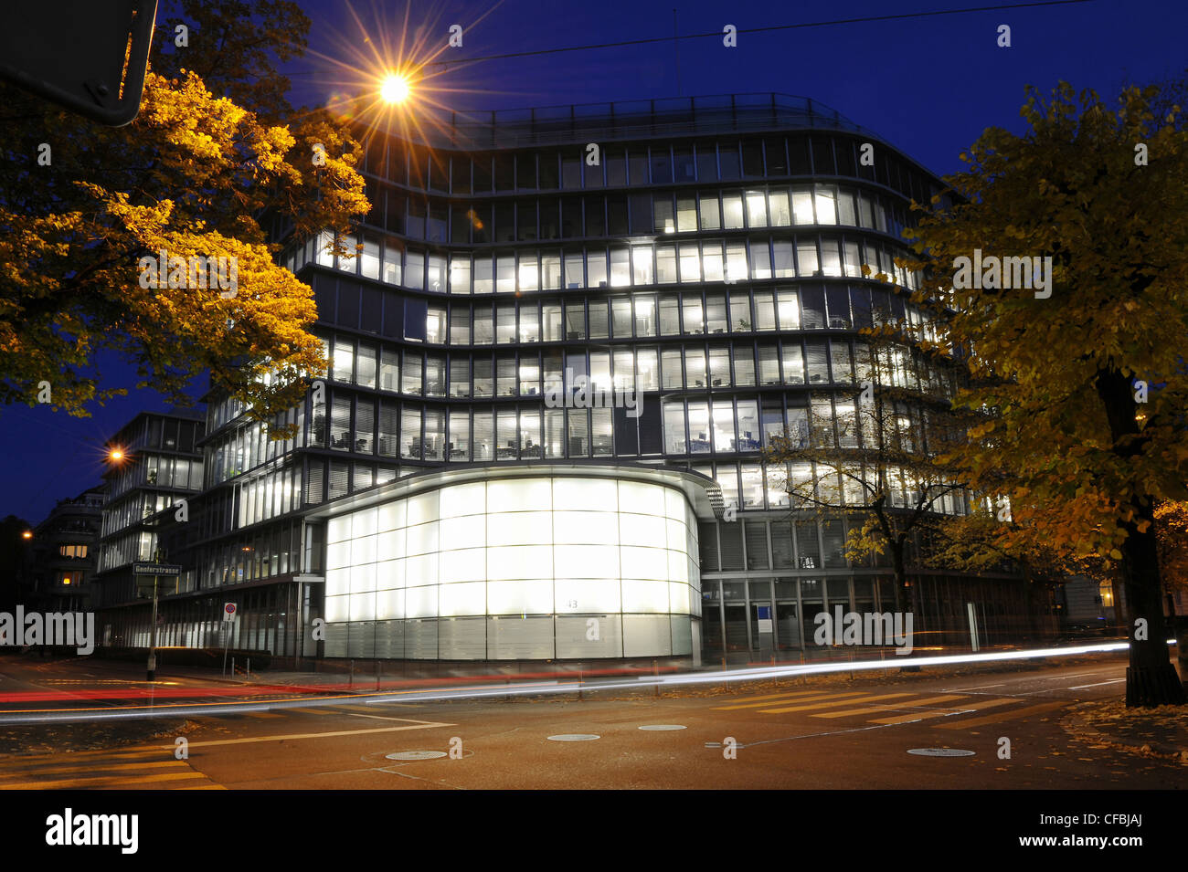 Bank, private Banking, Investment Banking, Asset Management, Schweiz, Sonnenuntergang, Dämmerung, Stimmung, Abend, Nacht, Vontobel, Herbst Stockfoto
