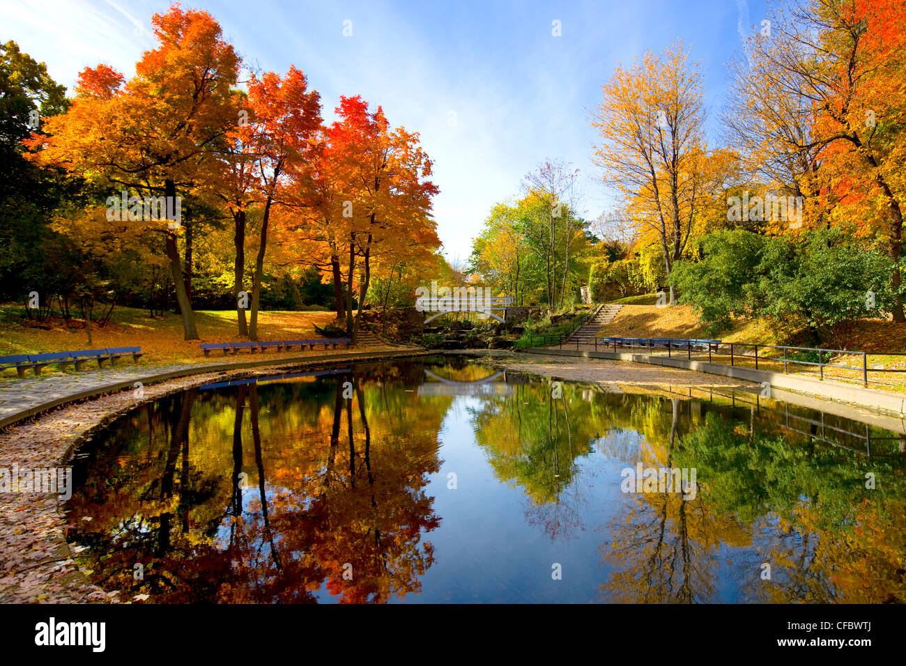 Teich im Herbst in JeanDrapeau Park, Montreal, Quebec, Kanada