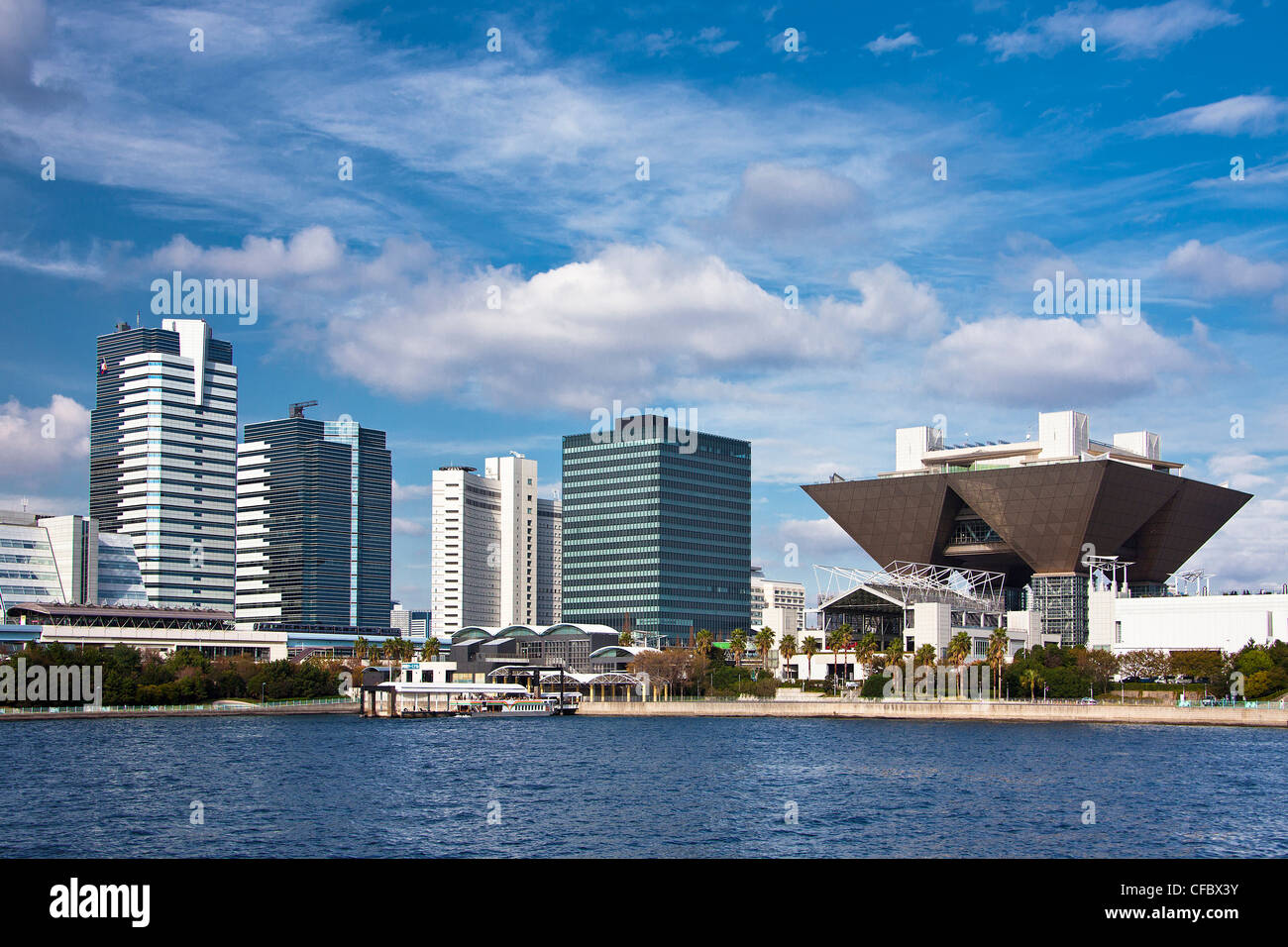 Japan, Asien, Stadt, Tokyo Odaiba, Bezirk, Big Sight, Gebäude, Architektur, berühmte, Fähre, Halle, moderne, neue, Odaiba, palm tr Stockfoto
