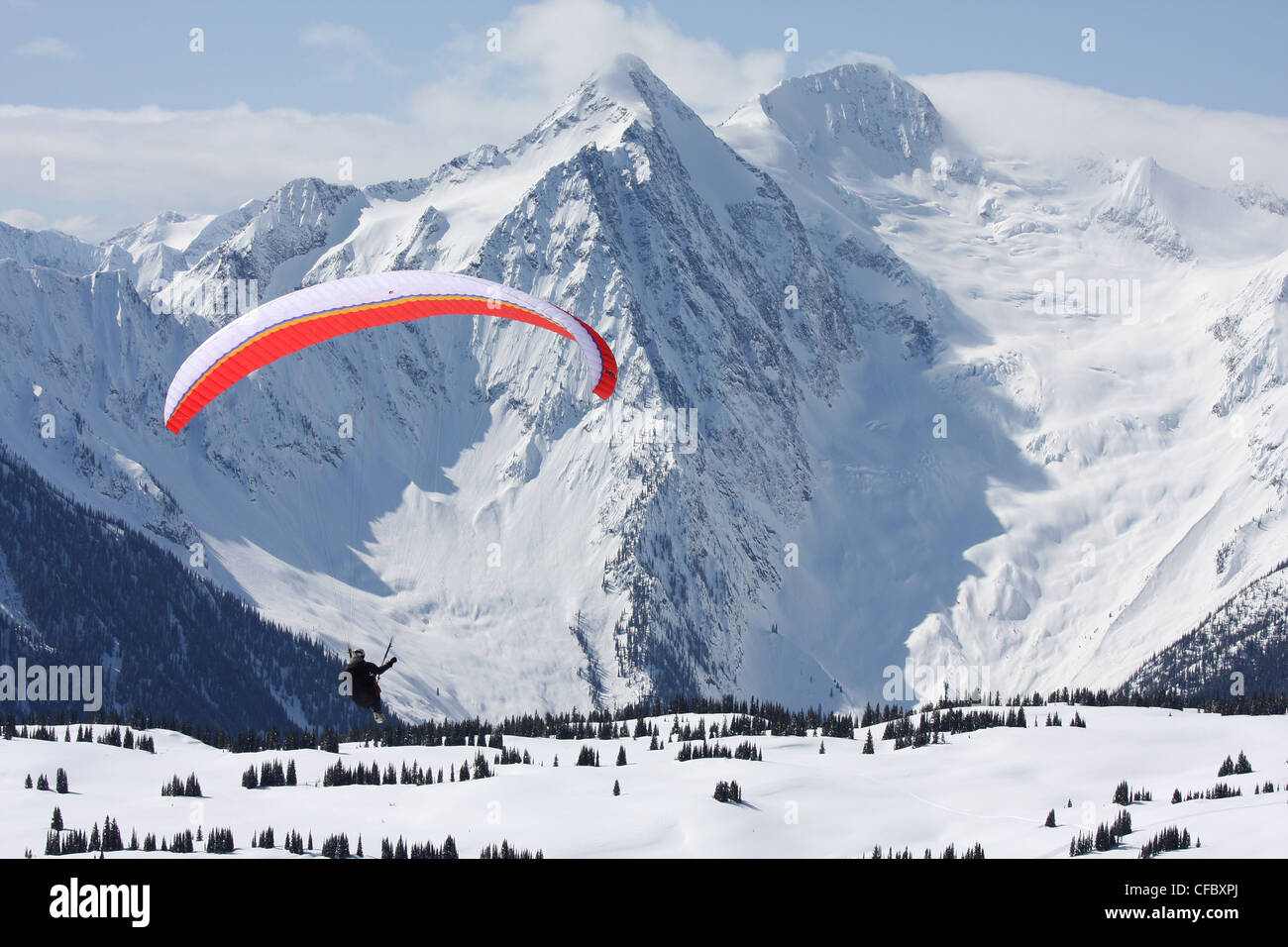 Gleitschirm fliegen in der Nähe von Mt Cooper, nördlichen Selkirk BC, Kanada Stockfoto