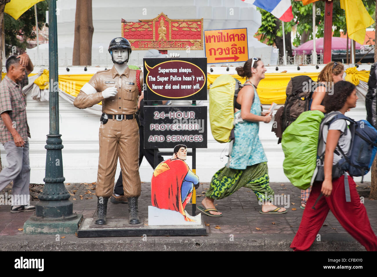 Thailand, Bangkok, Khaosan Road, Polizei Hilfe Ankündigung Stockfoto