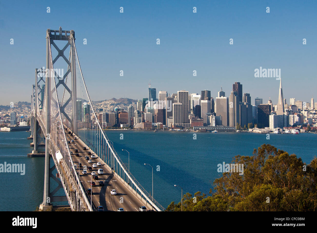 USA, USA, Amerika, Kalifornien, San Francisco, Stadt, Bay Bridge, Architektur, Bucht, blau, Brücke, Innenstadt, Morgen, ru Stockfoto
