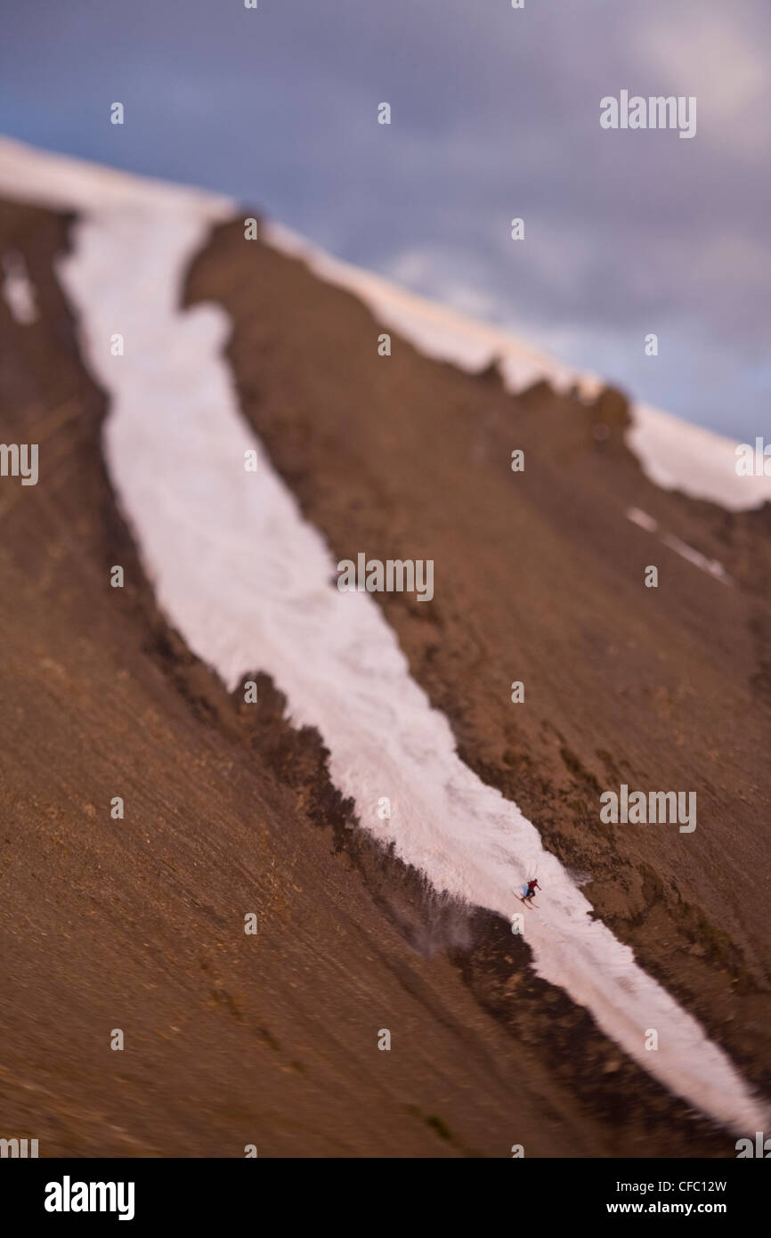 Junger Mann geht Sommerskifahren auf Mt. 7, Golden, BC Stockfoto