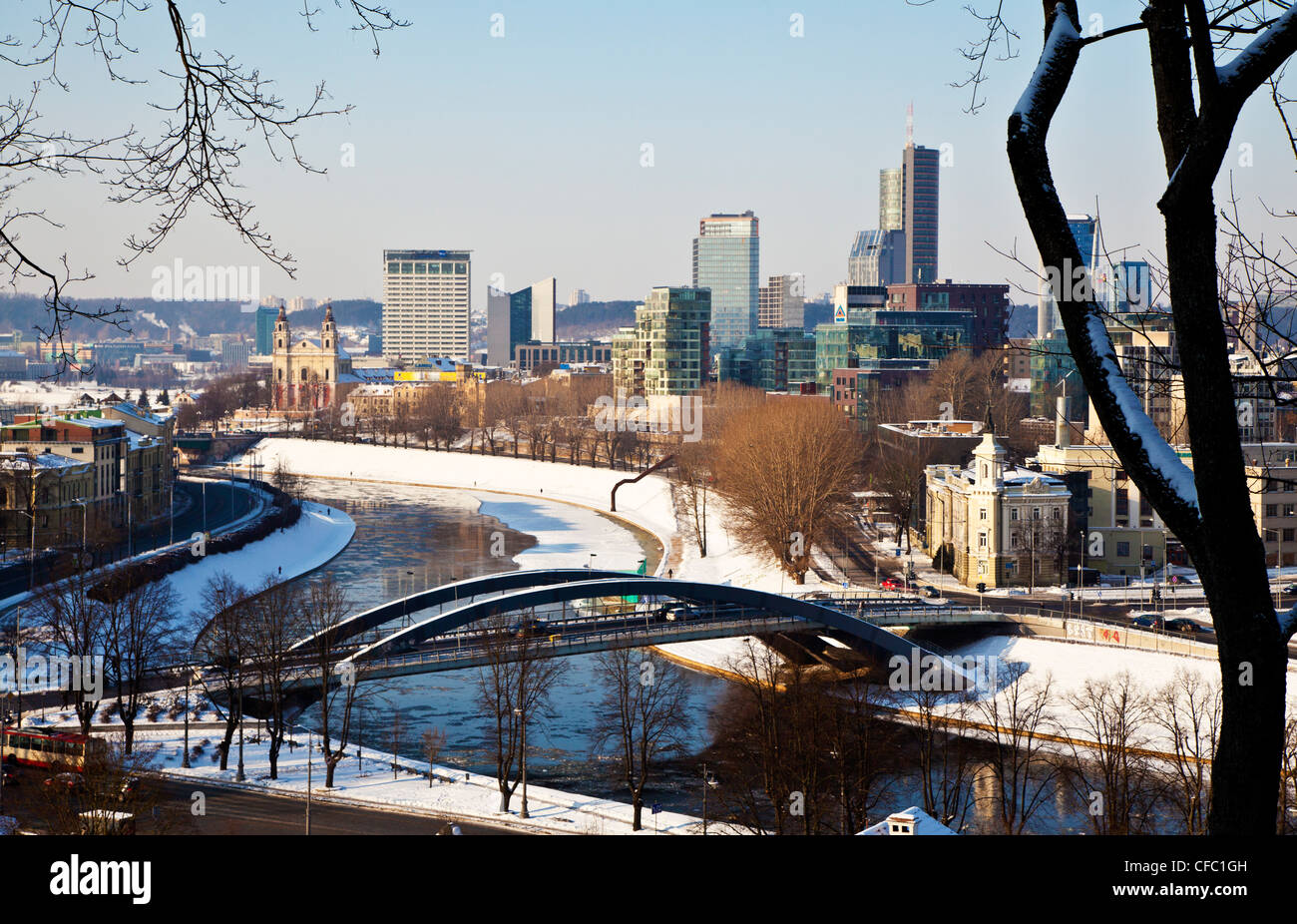 Ansicht von Vilnius Neustadt aus dem Pfad im Vorfeld Gediminas-Burg-Turm Stockfoto