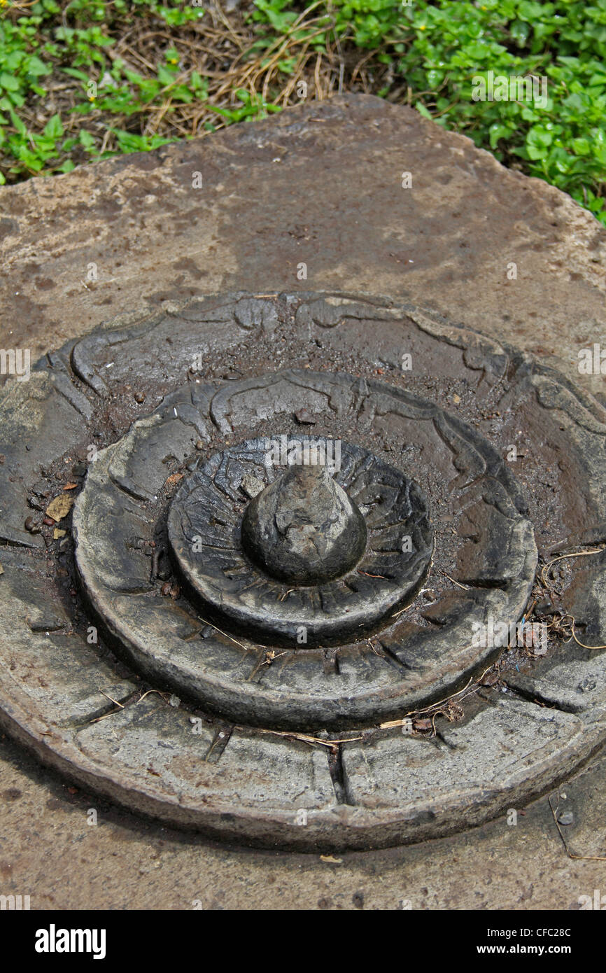 Carven auf Shri Bhiravnath Tempel des Gottes Shiva am Kikli, Maharashtra, Indien Stockfoto