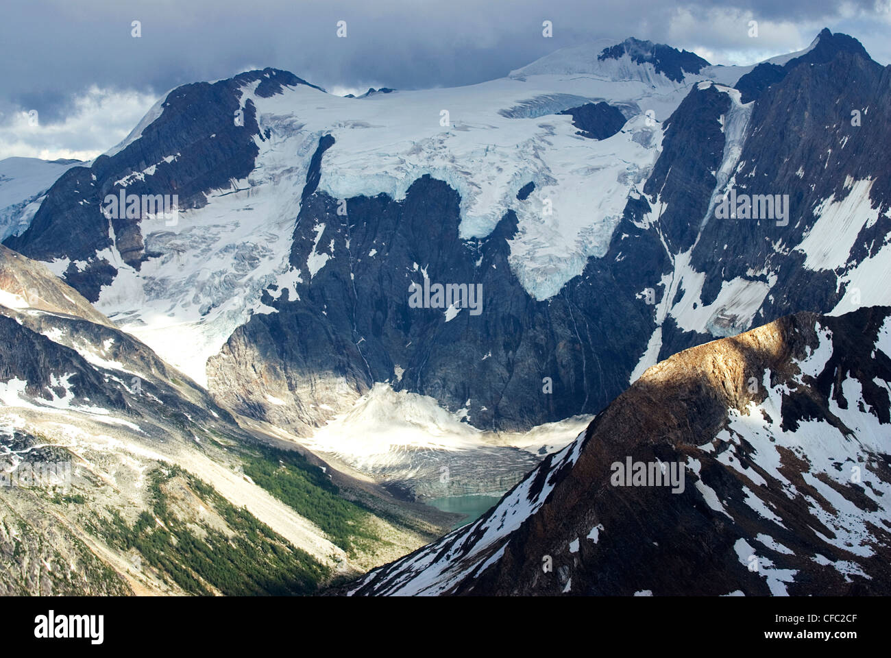 See der hängende Gletscher und Jumbo Gletscher, Purcell Mountains, British Columbia, Kanada Stockfoto