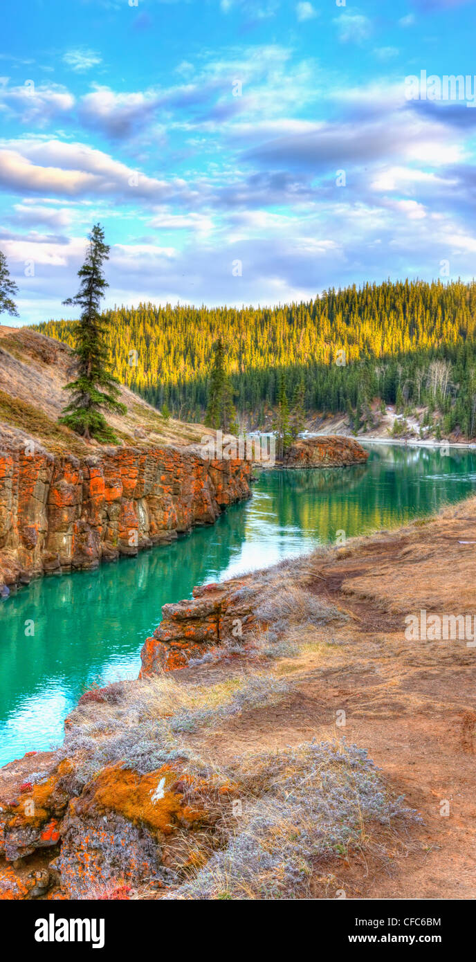 Panorama Hdr Blick von Miles Canyon bei Sonnenuntergang in Whitehorse, Yukon. Stockfoto