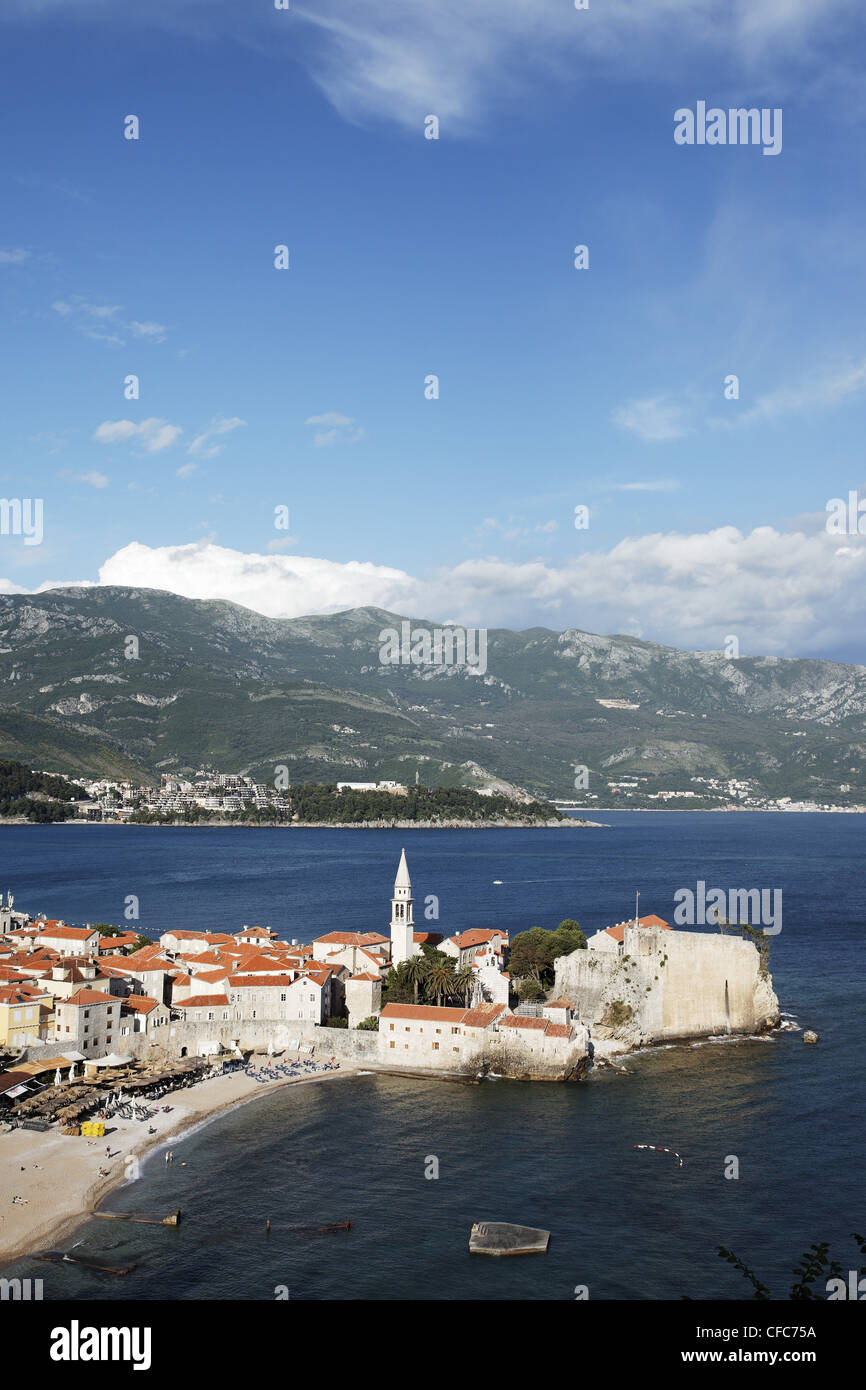Blick auf die Stadt mit Bell Tower von Sveti Ivana Kathedrale, Budva, Montenegro, Europa Stockfoto