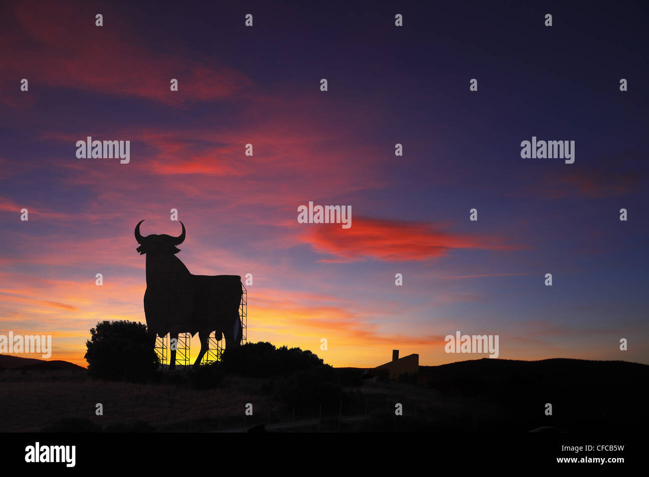 Toro de Osborne Osborne Stier in der Nähe von Valdepenas, La Mancha, Kastilien, Spanien Stockfoto