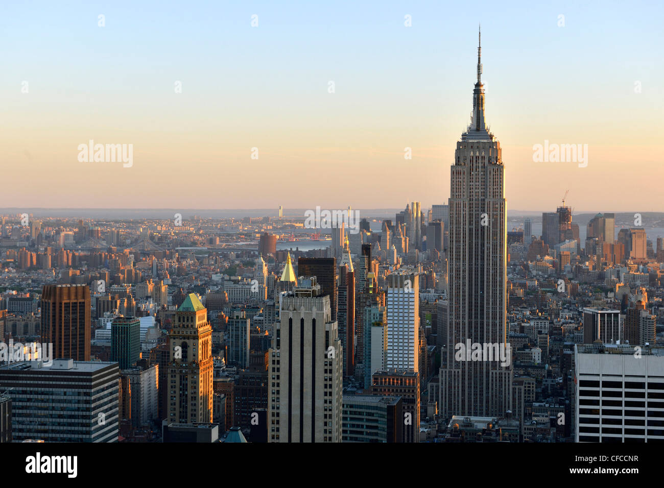 Blick Vom Rockefeller Center Innenstadt Empire State Building Manhattan New York City New York Usa Stockfotografie Alamy