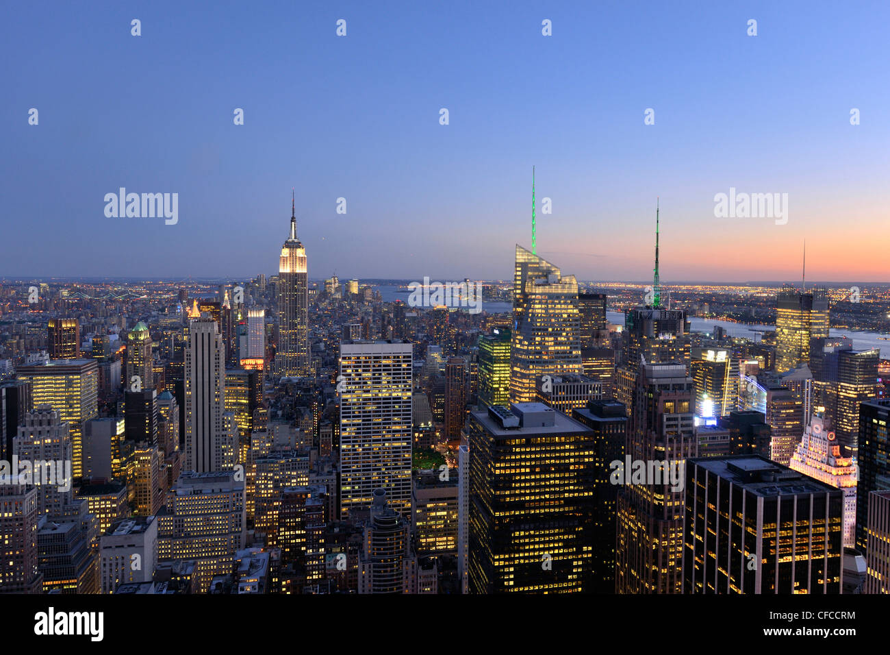 Blick vom Rockefeller Center, Innenstadt, Empire State Building, Manhattan, New York City, New York, USA Stockfoto
