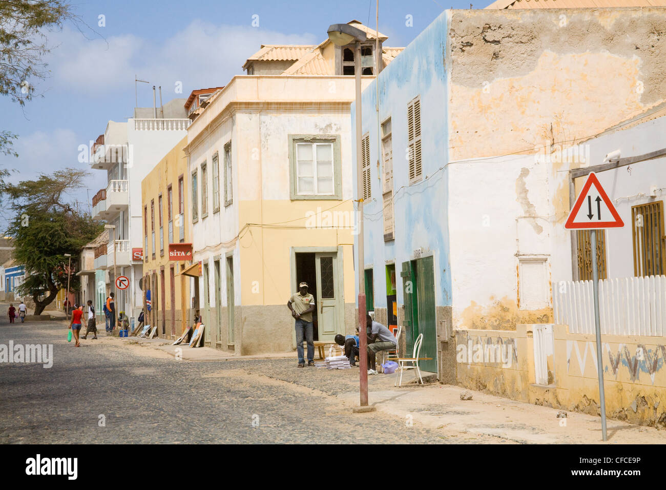 Sal Rei Boa Vista Kapverden typische Straße in der Hauptstadt mit Souvenir-shops Stockfoto