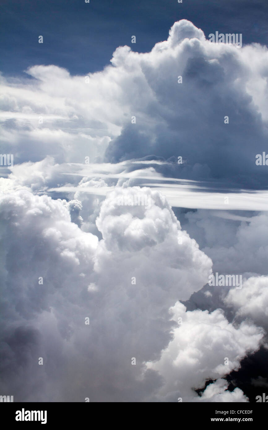Spitzen der Cumulus-Wolken über Mexiko, Baja California Stockfoto