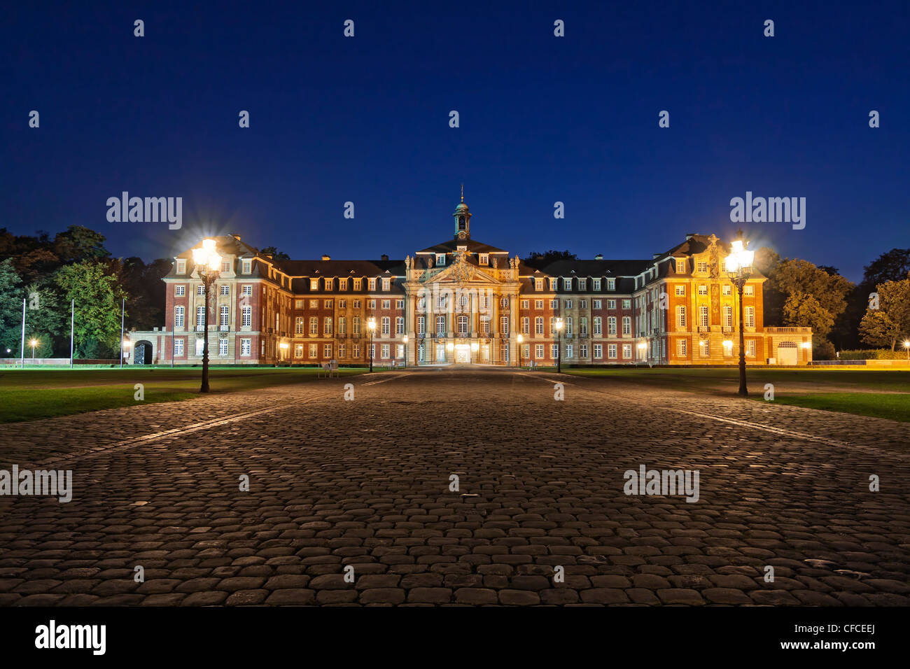 Schlaun Schloss zu Münster befindet sich ein Teil der Wilhelms-Universität. Stockfoto