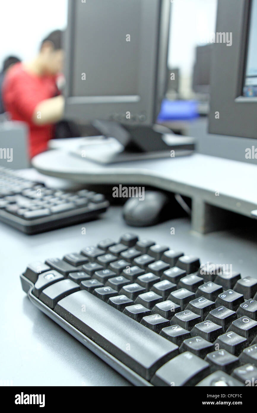 Computerraum und Studierender Stockfoto