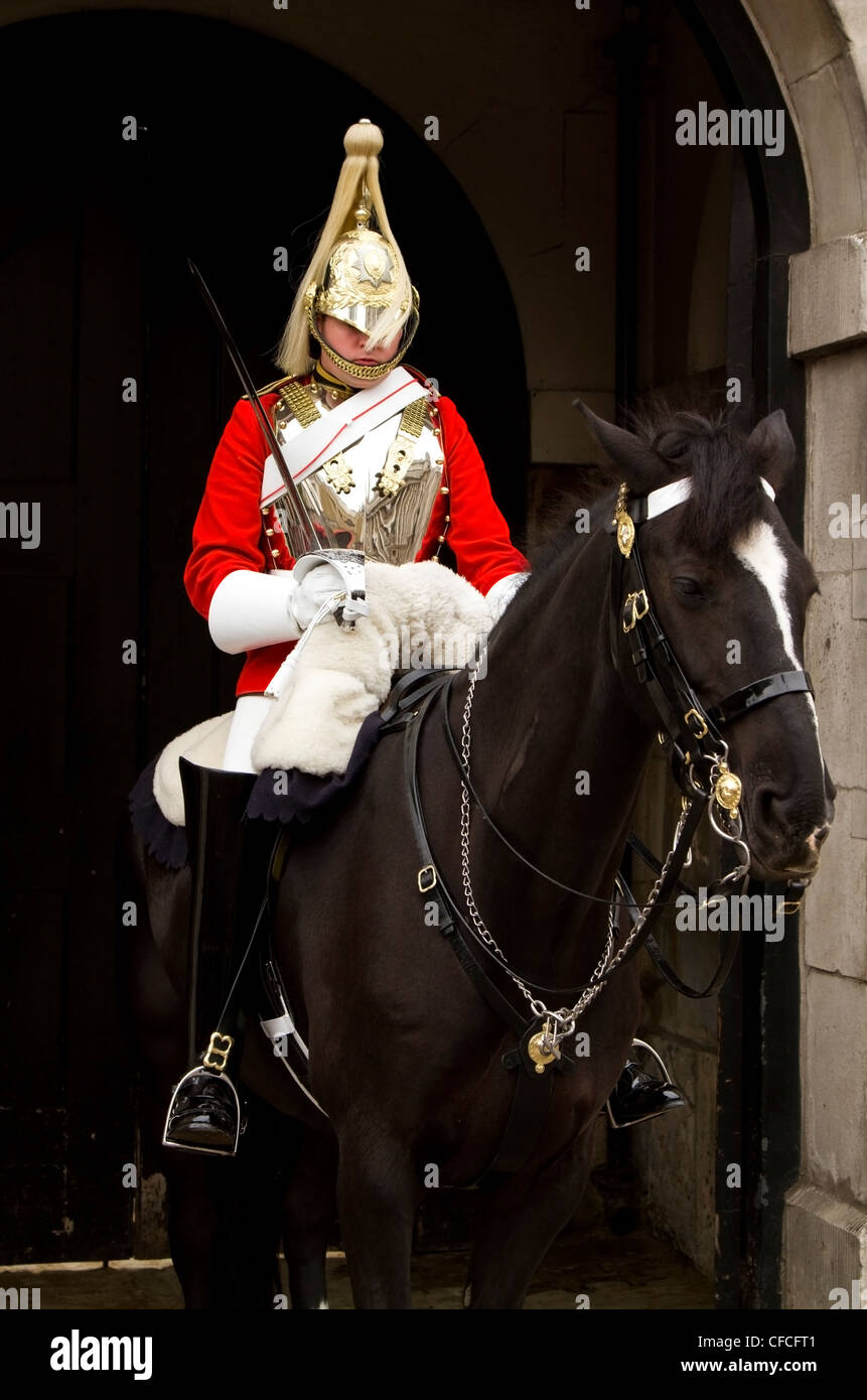 Berittene Soldaten der Household Cavalry im Dienst am Horse Guards, London Stockfoto