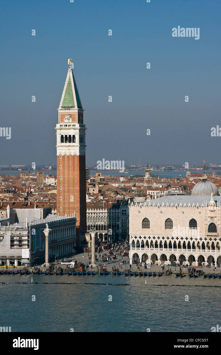 Luftbild von Sankt Markus Platz Dogenpalast und Campanile von San Giorgio di Maggiore - Venedig, Venezia, Italien, Europa Stockfoto