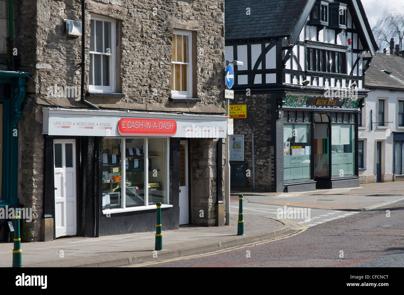 Bargeld in einem Strich-Geschäft auf Highgate, Kendal, Cumbria, England UK Stockfoto