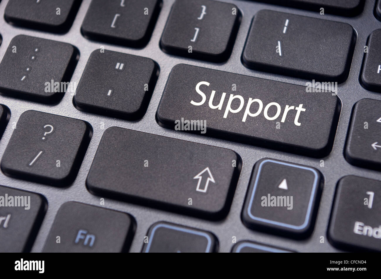 Nachricht auf Tastatur enter-Taste, für Online-Support-Konzepte. Stockfoto
