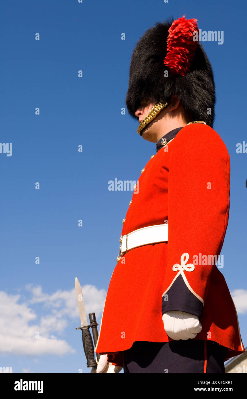 Zu Ehren Garde in roter uniform auf der Citadelle von Quebec Stadt, Quebec, Kanada. Stockfoto