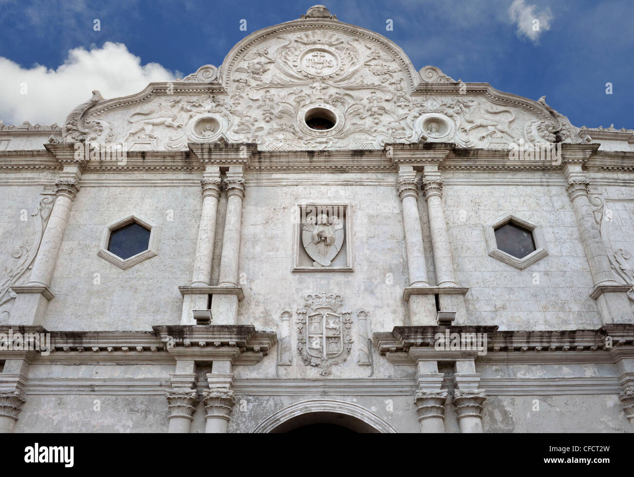 Die Fassade aus dem 18. Jahrhundert von Cebu Kathedrale, gegründet im frühen 17. Jahrhundert, Cebu, Philippinen, Südostasien, Asien Stockfoto