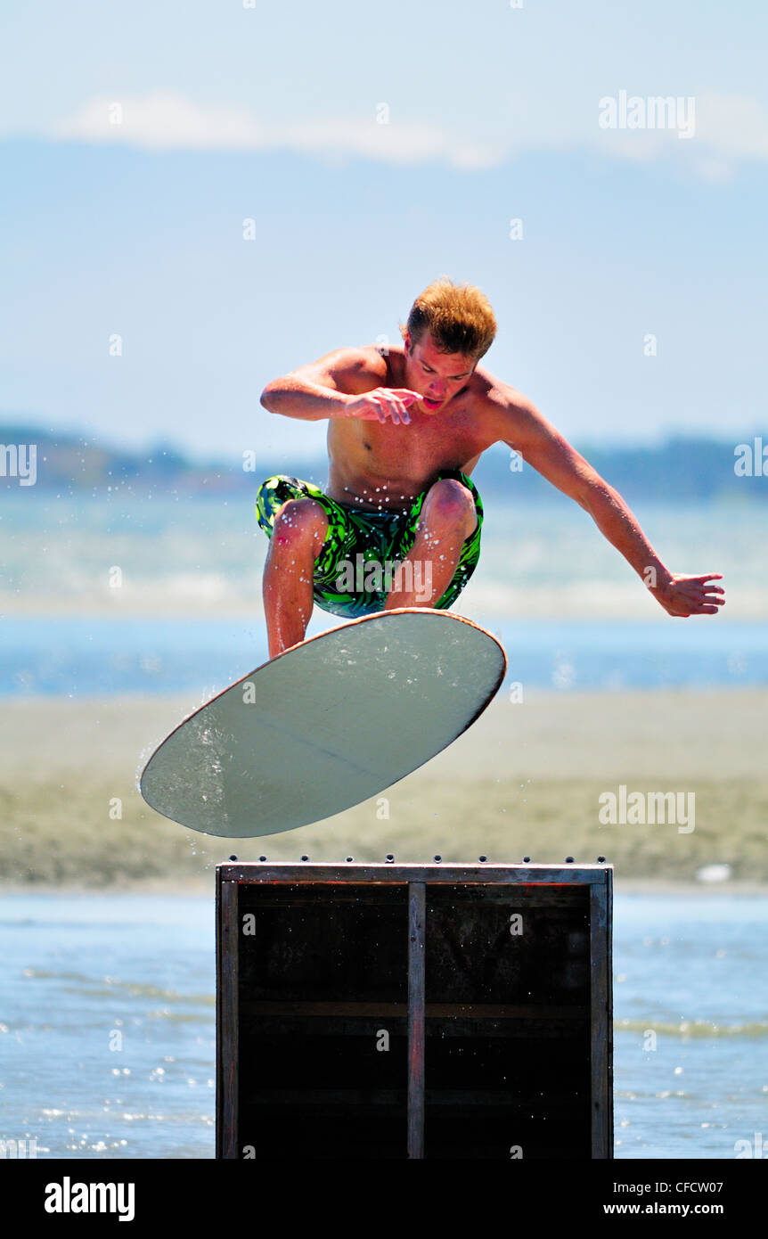 Skimboarder Nick Fraser-Model-Release bekommt einige Stockfoto