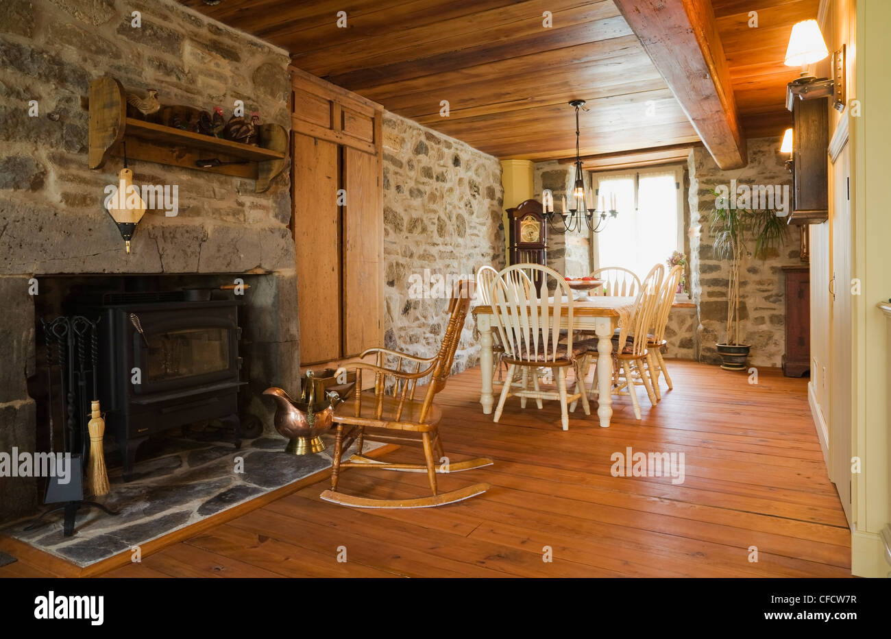 Antiker Tisch Stuhle Esszimmer Alte Kanadische Stockfotografie Alamy