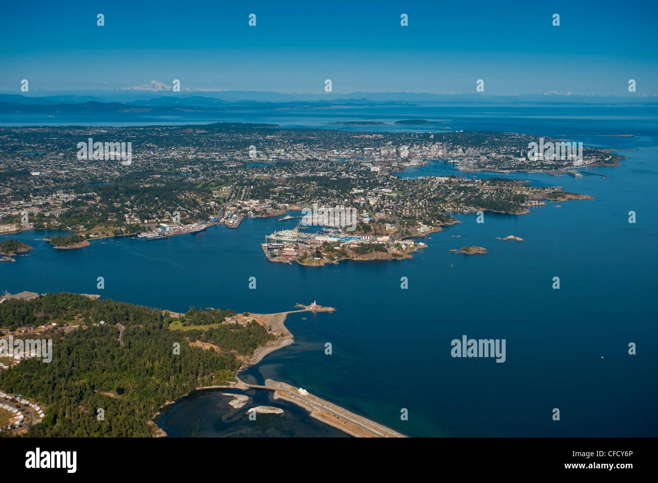 Luftaufnahmen von Esquimalt Harbour, Fisgard Licht im Vordergrund, Victoria, Britisch-Kolumbien, Kanada Stockfoto