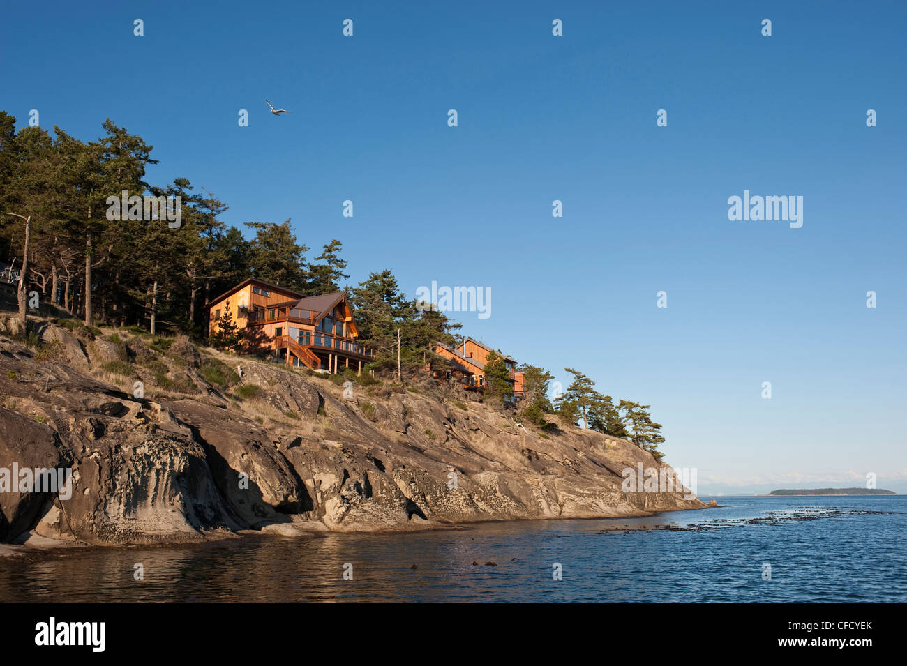 Ufergegendhäuser auf Saturna Island, British Columbia, Kanada Stockfoto