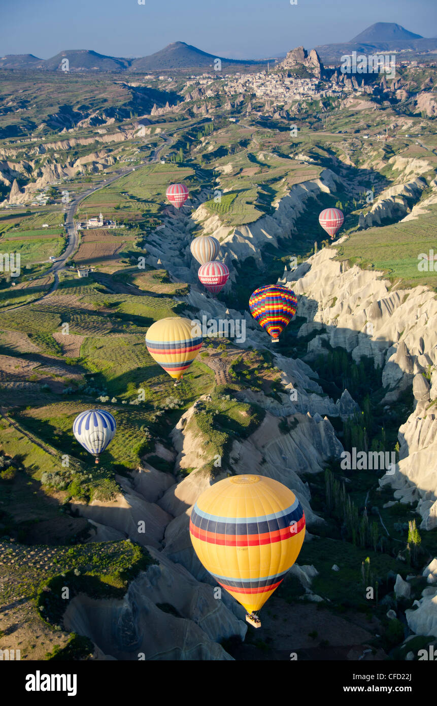 Ballonfahren in Göreme, Kappadokien, auch Capadocia, Zentral-Anatolien, vor allem in der Provinz Nevşehir, Türkei Stockfoto