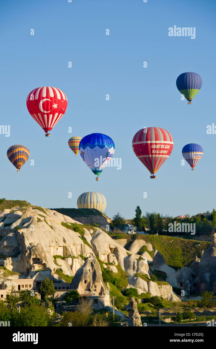 Ballonfahren in Göreme, Kappadokien, auch Capadocia, Zentral-Anatolien, vor allem in der Provinz Nevşehir, Türkei Stockfoto