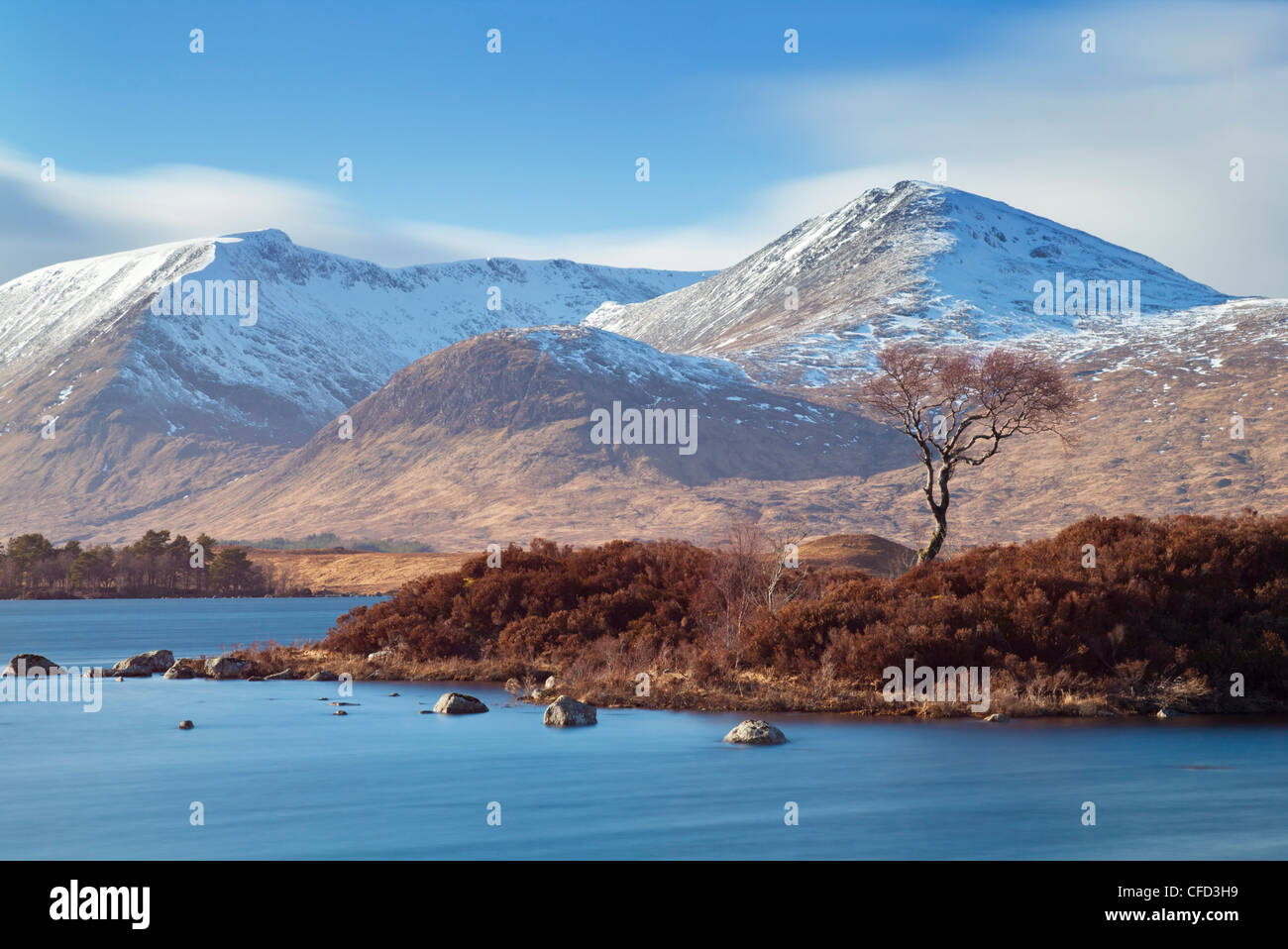 Schneebedeckte Berge rund um man Na h-Achlaise, untere Rannoch Moor, Argyll und Bute, Highlands, Schottland, Großbritannien Stockfoto