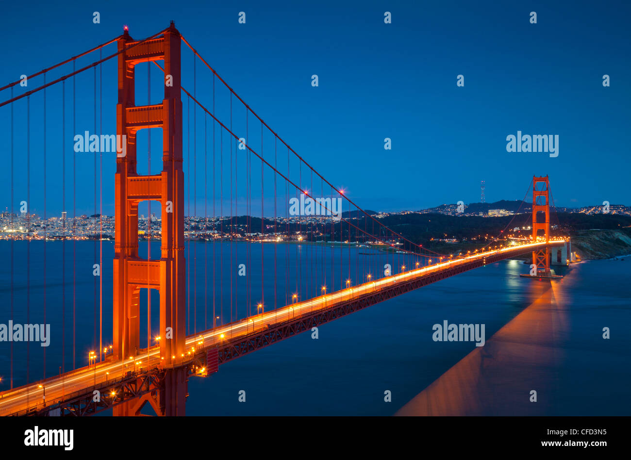 Die Golden Gate Bridge, von der Marin Headlands bei Nacht, Marin County, San Francisco, Kalifornien, USA Stockfoto