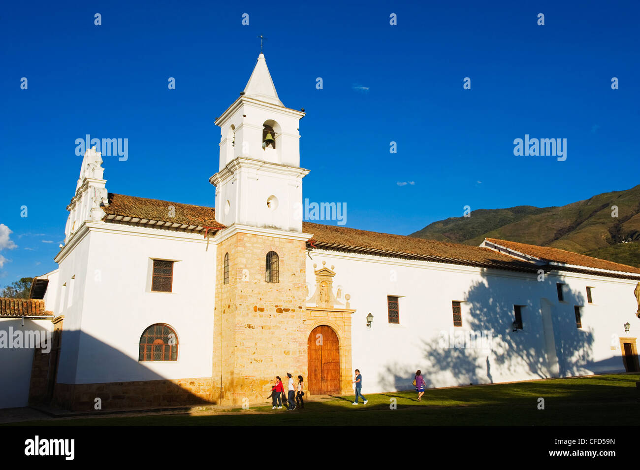 Iglesia del Carmen, Kolonialstadt von Villa de Leyva, Kolumbien, Südamerika Stockfoto