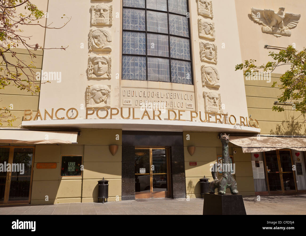 OLD SAN JUAN, PUERTO RICO - Gebäude der Banco Popular de Puerto Rico. Stockfoto