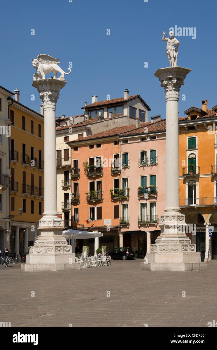 Die Säulen von Venedig Löwe und St. Theodor in der Piazza dei Signori, Vicenza, Venetien, Italien, Europa Stockfoto