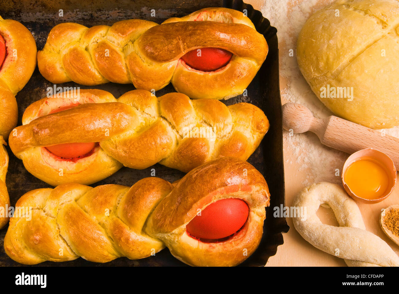 Titole, süßes Brot mit Ei, ein italienisches Gericht für Ostersonntag, Friaul-Julisch Venetien, Italien, Europa Stockfoto