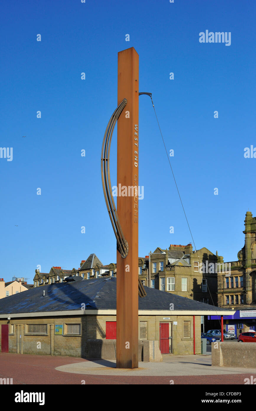"Den Haken", Outdoor-Skulptur von Stephen Broadbent. West End Gärten, Morecambe, Lancashire, England, Vereinigtes Königreich, Europa. Stockfoto