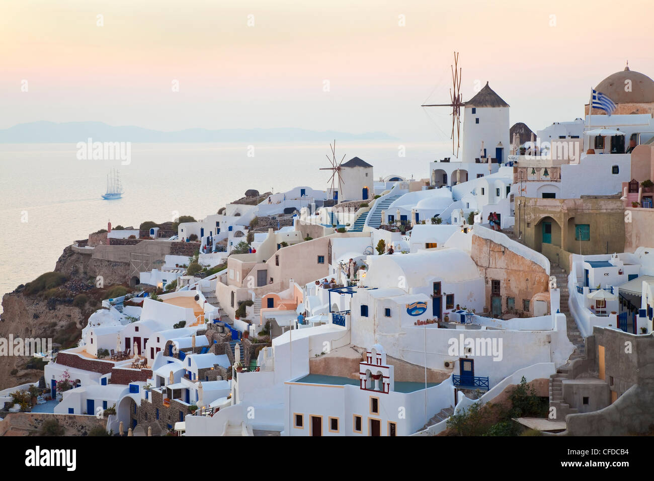 Dorf von Oia, Santorini (Thira), Kykladen, Ägäis, griechische Inseln, Griechenland, Europa Stockfoto