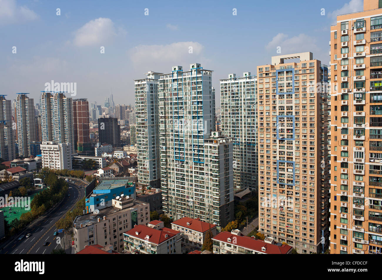 Mehrfamilienhäuser in zentraler Shanghai, Shanghai, China, Asien Stockfoto