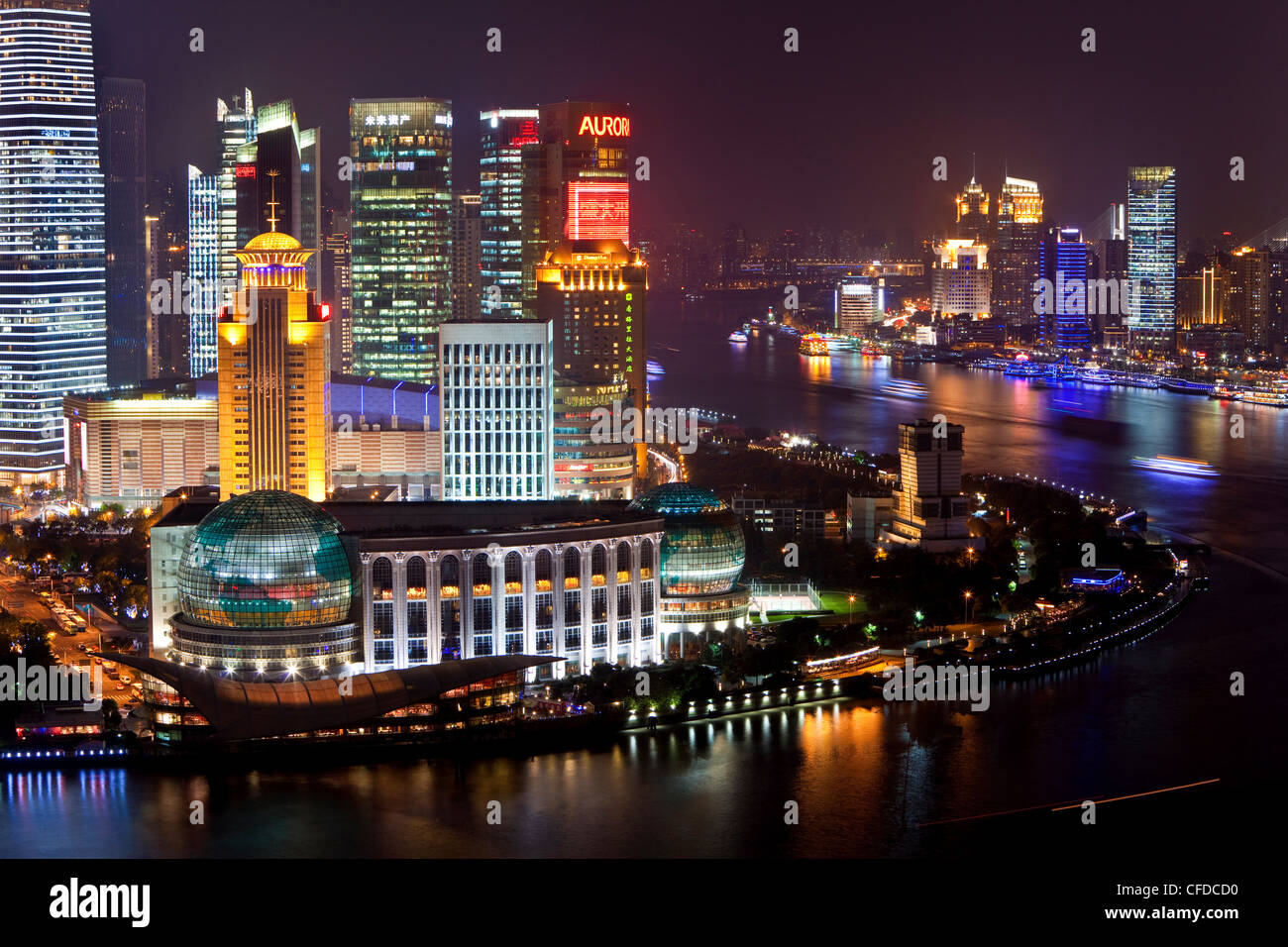 Neue Skyline von Pudong, Blick über den Huangpu-Fluss vom Bund, Shanghai, China, Asien Stockfoto