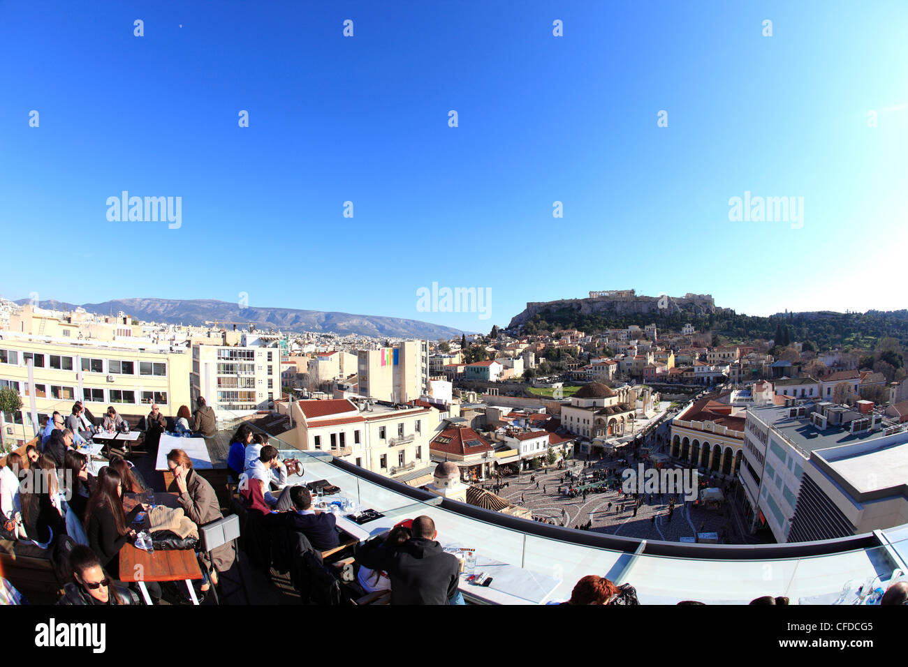 Europa-Griechenland-Athen eine Luftaufnahme des quadratischen Monastiraki und der Akropolis von A für Athen Dachgeschoss bar Stockfoto