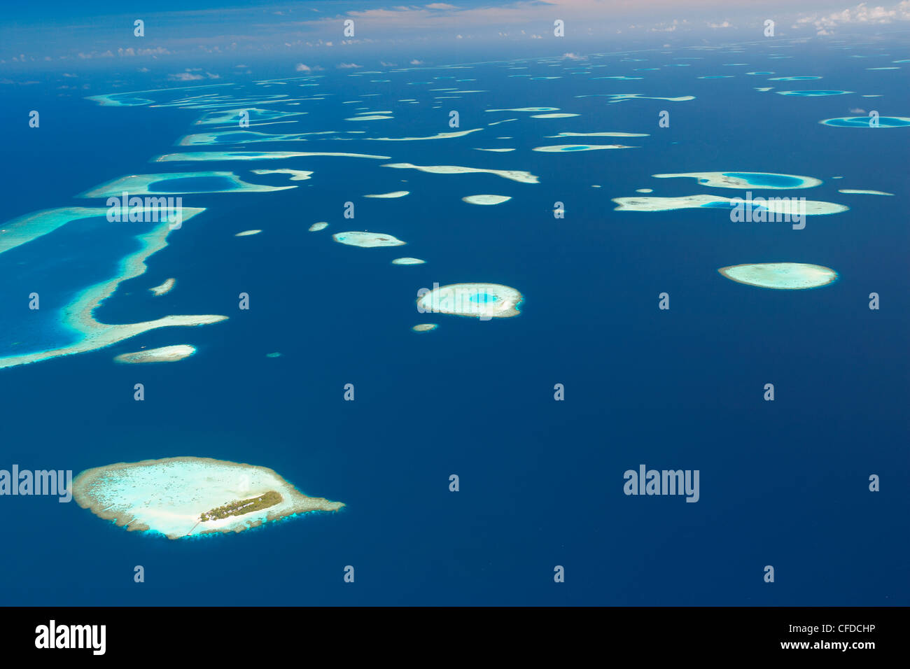 Luftaufnahme der Atolle und Inseln der Malediven, Indischer Ozean, Asien Stockfoto