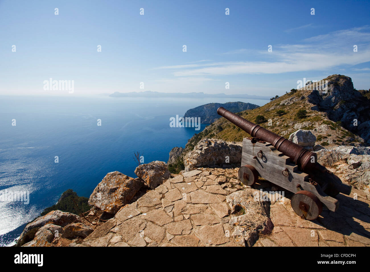 Kanone, anzeigen Fom den Berg Penya Rotja, Cap de Pinar, Kap in der Nähe von Alcudia, Mallorca, Balearen, Spanien, Europa Stockfoto