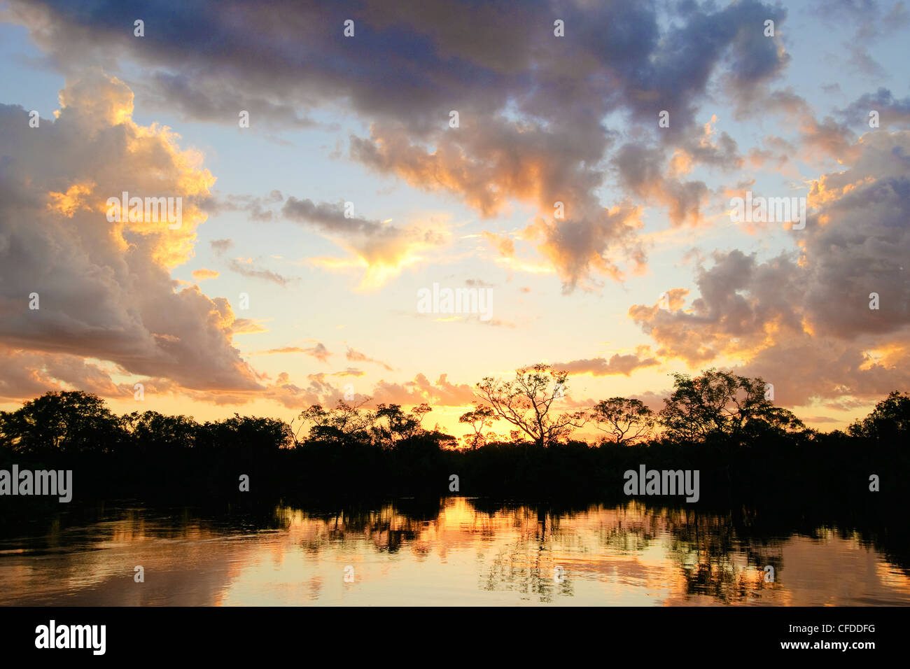 Sonnenuntergang auf der Pantanal Sumpfgebiete des südwestlichen Brasilien, Südamerika Stockfoto