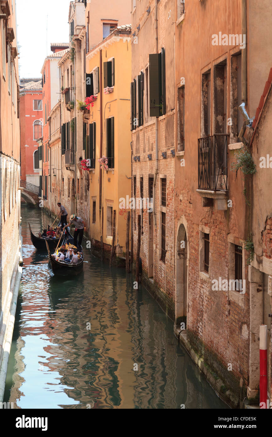 Gondel auf einen Kanal, Venedig, UNESCO World Heritage Site, Veneto, Italien, Europe Stockfoto