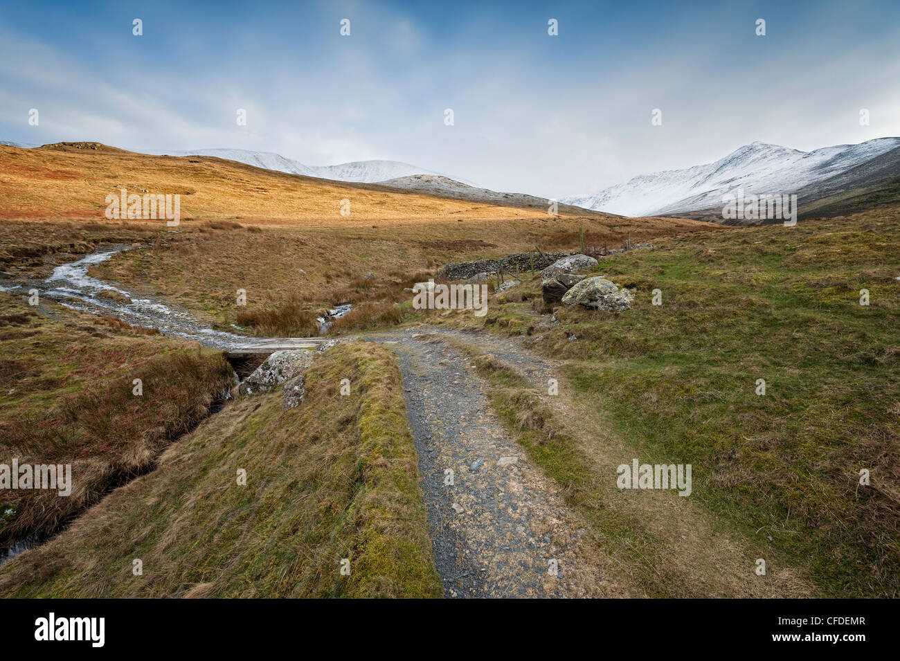 Ein remote Trail in Richtung Skiddaw im Lake District. Stockfoto